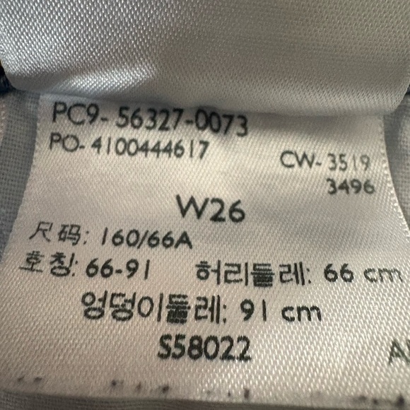 Levi's Woman’s 501 Covered Button Fly Jean Shorts with Distressed Frayed Hem. 26 - Picture 5 of 10